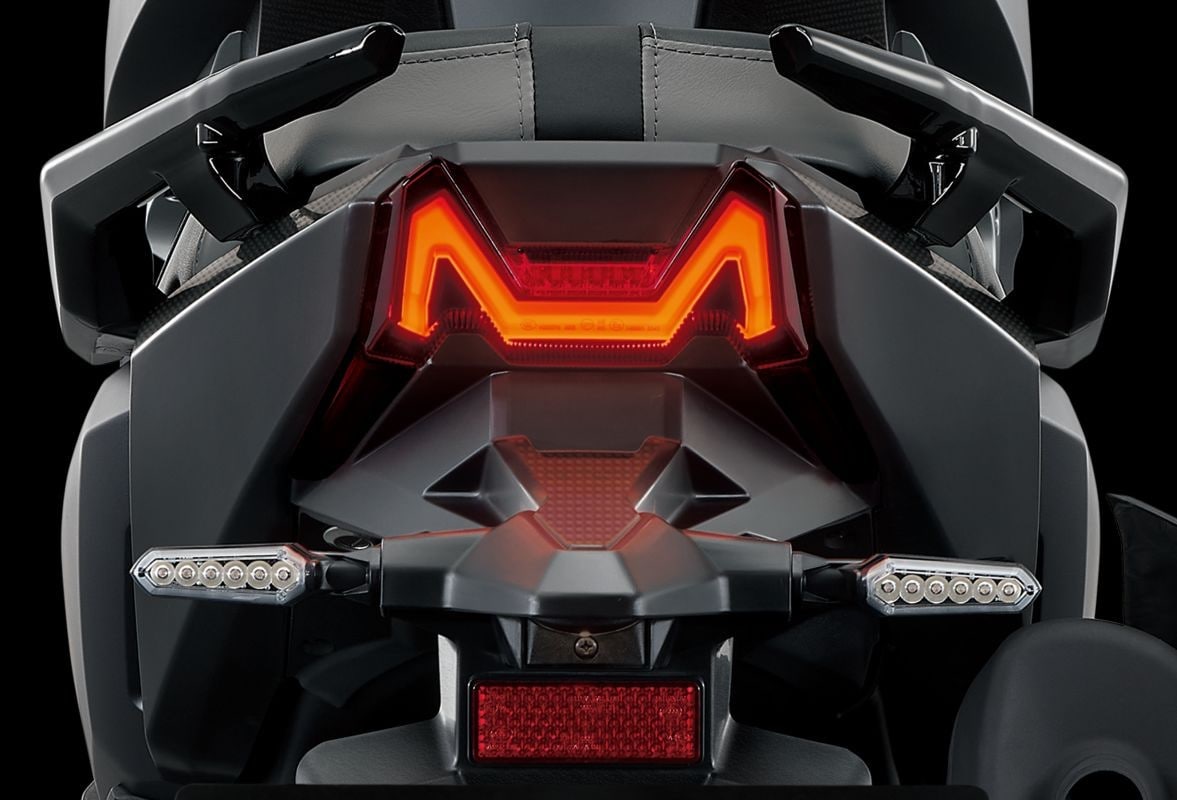 SYM ADXTG 400: lo scooter che sembra una moto 